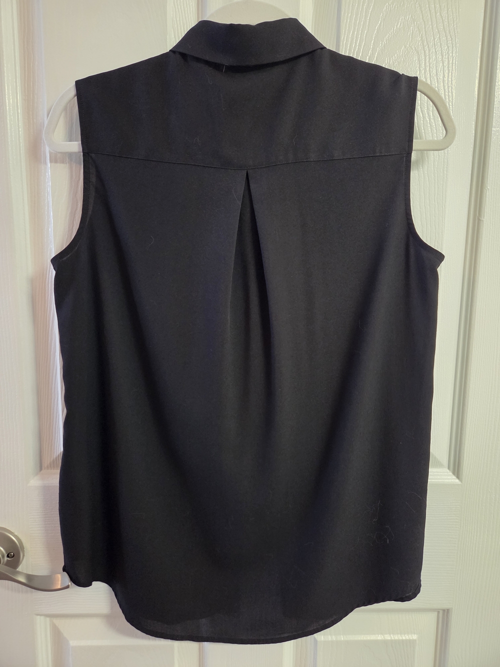 Uniqlo Black Sleeveless Button-Down Shirt - Picture 2 of 3